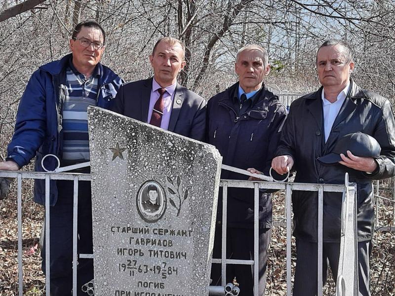 Представители Чувашской Республиканской общественной организации ветеранов на встече с учащимися