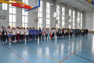 Работники учреждений образования Алатырского района встретились на спортивной площадке ФСК