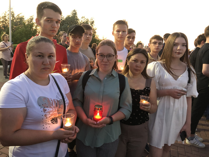 Студенты Чебоксарского техникума строительства и городского хозяйства приняли участие во Всероссийской акции "Свеча памяти"