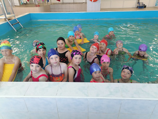 Воспитанники пришкольного оздоровительного лагеря "Зелёный глобус"  посетили бассейн ФСК «Паттар»