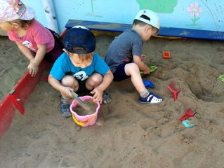 Польза игр с песком на прогулке