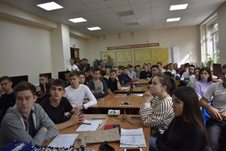 Представители компании "Мобильные кадры России" предложили студентам техникума оплачиваемую практику