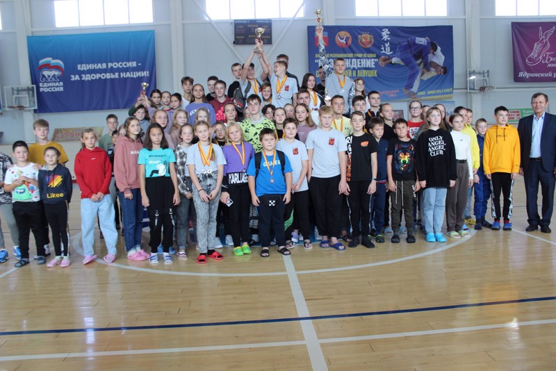 Сегодня в ФСК «Присурье» прошли праздничные спортивные мероприятия, посвященные 12-летию со дня открытия физкультурно-спортивного комплекса «Присурье»