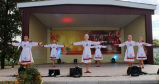 Учащиеся и преподаватели школы искусств на праздновании Дня села Яльчики