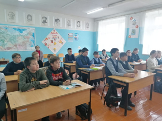 В Староайбесинской школе состоялась встреча с линейным пилотом первого класса Николаем Казанцевым