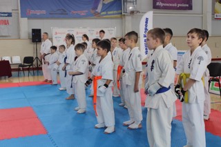 Сегодня в ФСК «Присурье» проходит открытое первенство Ядринского района по Киокушин каратэ среди юношей и девушек 10-11, 12-13, 14-15 лет.