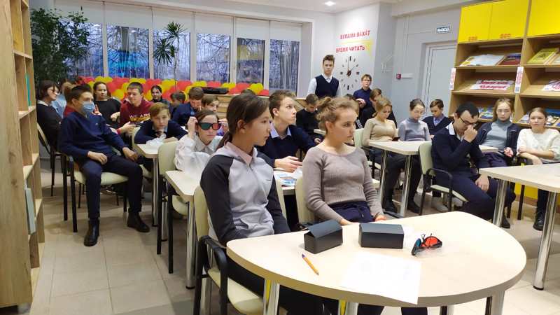 Обучающиеся 8 «Б» класса посетили обновленную Ибресинскую модельную библиотеку.