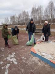 «Экосубботник на детской площадке».