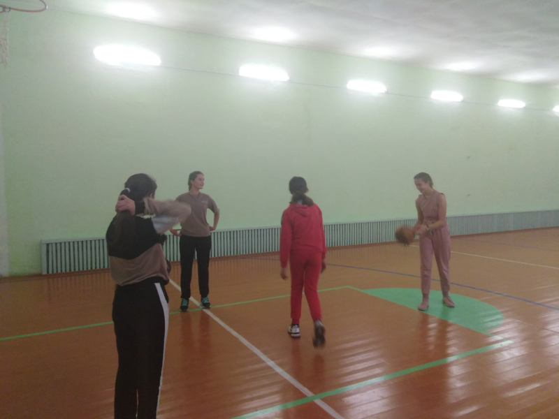 «Юные баскетболисты» и «Чемпионы» продолжают заниматься в спортклубе АСАМАТ.