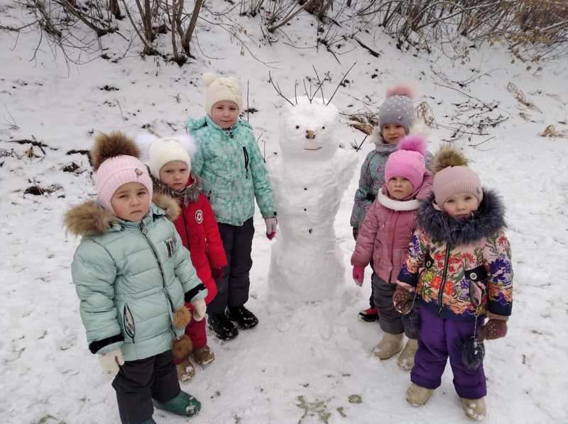 Зимняя прогулка. Лепим снеговика.