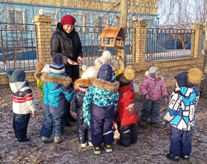 Акцию "Покормите птиц зимой" поддержали малыши второй группы раннего возраста "Веселый улей"