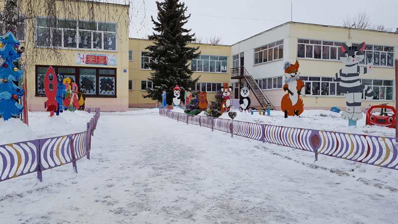 Новогоднее оформление территории детского сада