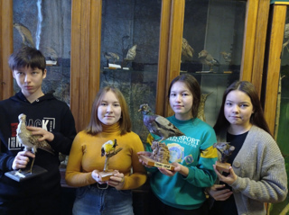 Эковолонтеры  гимназии №1 г. Ядрин кормят птиц зимой