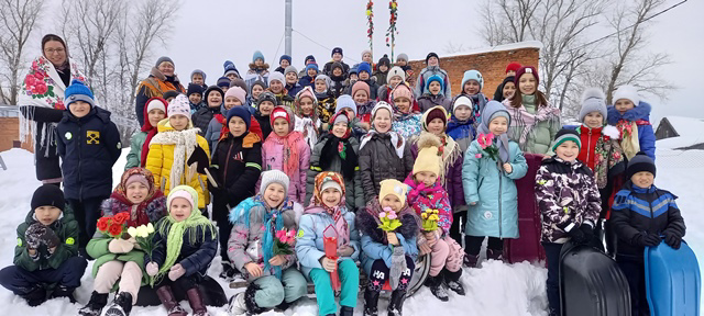 Эй, веселей собирайся, народ! Нынче Масленица в гости идёт.