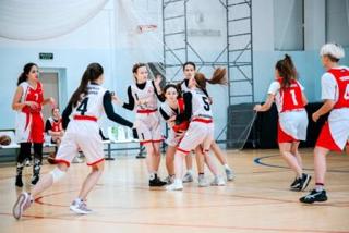 Поздравляем наших девчонок школы №1, занявших 3 место в чемпионате ШБЛ "КЭС-БАСКЕТ" в Чувашской Республике