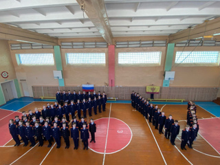 Кадеты школы приняли участие во Всероссийском флешмобе #СвоихНеБросаем