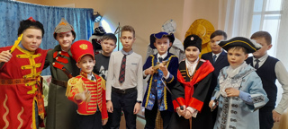 Пятиклассники посетили выставку Ульяновского  музея костюмов