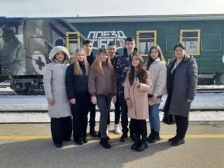 10 классу Янтиковской школы выпала честь пройтись по вагонам "Поезда Победы"
