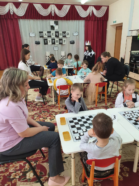 На базе ДОУ №19 прошел отборочный этап городских соревнований по шашкам