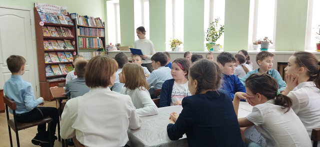 Учащиеся 4 В класса прияли участие в литературной мозаике  «Мир ЭКСМО для ребят»