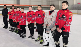 Хоккеисты Сыбайкасинской школы на ледовой площадке «Чебоксары-Арена»