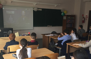 В рамках месячника «Молодежь за ЗОЖ» и Дня здоровья в 6в классе прошел классный час «Привычки, которых лучше не иметь».