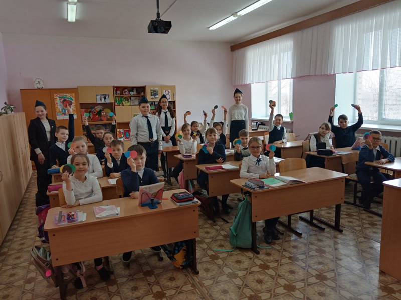 Увлекательная игра-викторина «А дети на свете играют в Гагарина…» среди учащихся 3 класса.