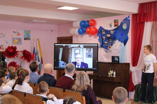 Учащиеся МБОУ «Кирская СОШ» пообщались с Героем России, летчиком–космонавтом БударинымН.М.