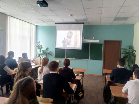 Ученики 10а класса посмотрели документальный фильм "Два облика Освенцима"
