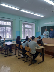 Преподаватели Новочебоксарского химико-механического техникума ознакомили старшеклассников своими образовательными программами, по которым могут обучаться школьники.