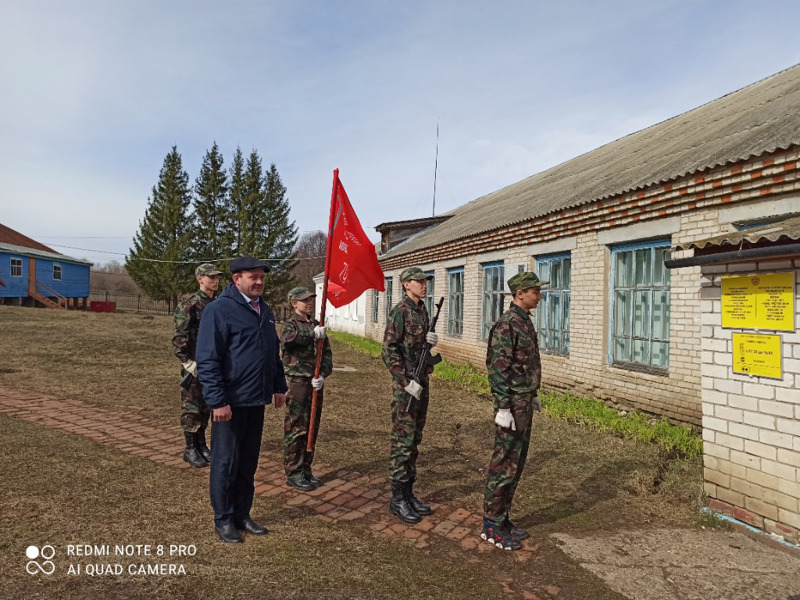 Передача копии Знамени Победы в Шумшевашскую школу