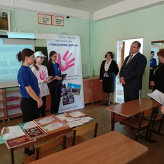 13 апреля с рабочим визитом Денис Спирин посетил школу № 43 города Чебоксары