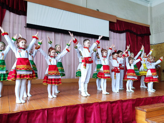 В Моргаушском районе прошел XV районный конкурс-фестиваль детских хореографических коллективов «Ташлар-ха савăнса-2022»