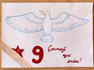 Учащиеся 8 «б» класса на уроке чувашского языка рисовали плакаты, посвященные Дню Победы