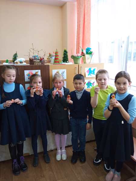 В рамках Недели чувашского языка ученики 1- б класса познакомились с историей создания игрушек для чувашских детей