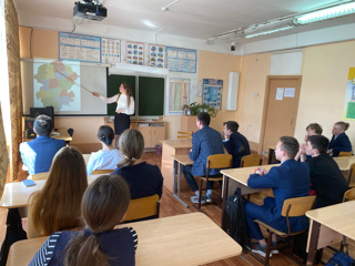 В рамках Недели чувашского языка с учащимися 10 класса провели виртуальную экскурсию по чувашскому краю