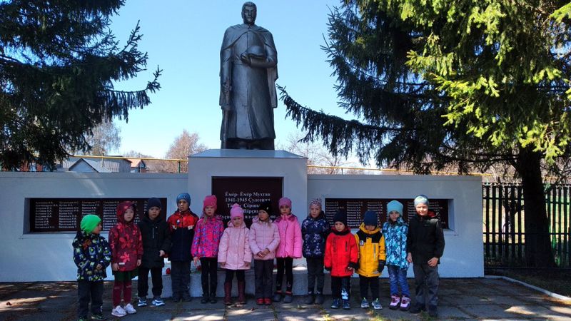 Памяти павших будем достойны!