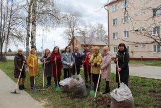 В рамках Месячника по благоустройству и озеленению территорий  в МАОУ НОШ прошел весенний экологический субботник.