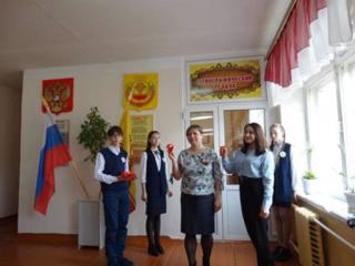 Огромную поддержку и помощь в обновлении музея оказала директор школы №1 Елена Алексеевна Козлова