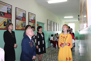 В МБОУ "Яльчикская СОШ" состоялось открытие выставки-экспозиции «Выдающиеся люди Яльчикского района»