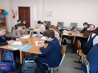 В рамках недели чувашского языка, культуры и литературы в школе прошла интеллектуальная квест-игра "Знатоки родного края."