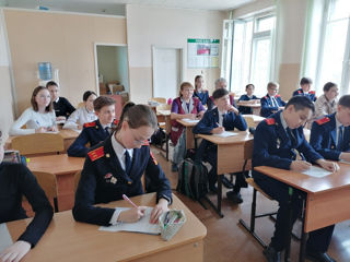 25 апреля, в  День чувашского языка,  ученики 6 и 7 классов приняли участие в тотальном диктанте по чувашскому языку.