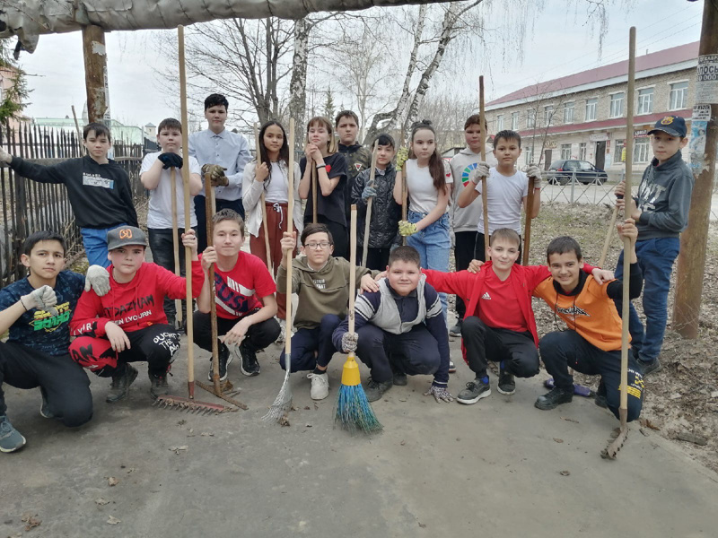 Весенние субботники дарят радость глазам