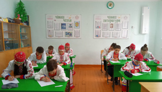 Ученики школы пишут «Всечувашский диктант (Пĕтĕм чăваш диктанчĕ)»