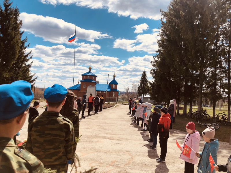 Торжественная линейка, посвящённая 77-летию в Великой Отечественной войне.