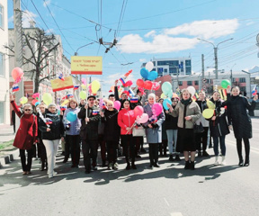 Педагоги и обучающиеся столичной школы 40 принимают участие в праздничном шествии «1 мая—День Весны и Труда»