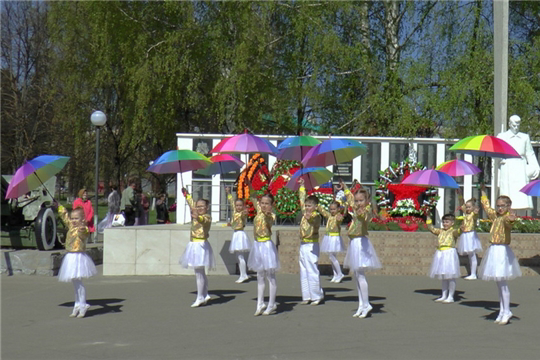 «Во имя памяти героев»: в Сквере Победы города Шумерля состоялся праздничный концерт