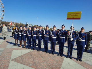 kadeti-8-klassa-nashej-shkoli-prinyali-uchastie-na-krasnoj-ploschadi-v-parade-doshkolyat-i-yunarmejcev-1.jpg