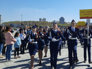 kadeti-8-klassa-nashej-shkoli-prinyali-uchastie-na-krasnoj-ploschadi-v-parade-doshkolyat-i-yunarmejcev-3.jpg