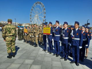 kadeti-8-klassa-nashej-shkoli-prinyali-uchastie-na-krasnoj-ploschadi-v-parade-doshkolyat-i-yunarmejcev-6.jpg